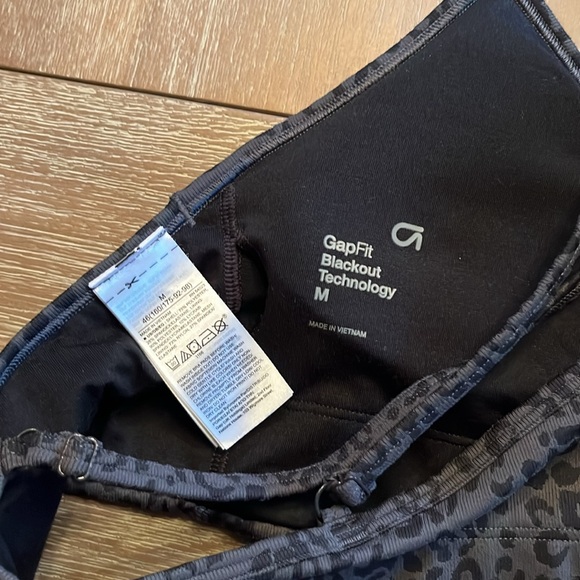 GapFit Leopard Print gray black Low Impact Sports Bra Medium like new - Picture 3 of 3